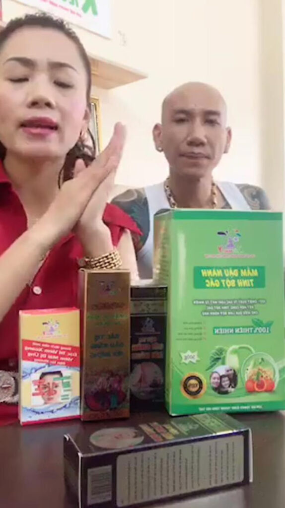 Những quảng cáo thần thánh hóa sản phẩm của Phú Lê