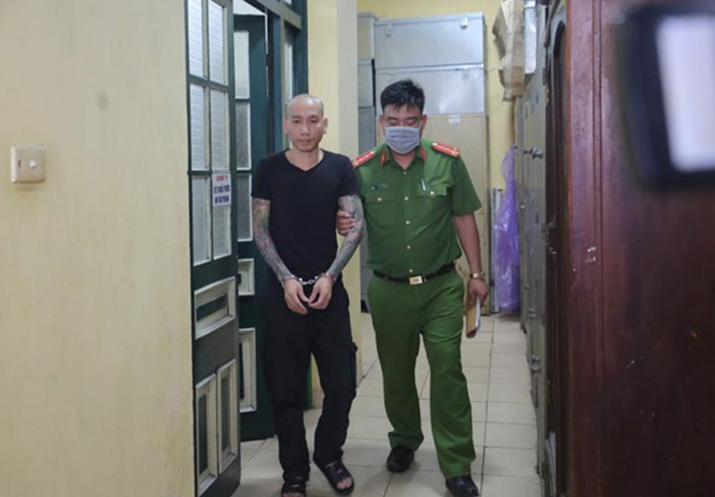 Tháng 11/1998, Phú Lê bị xử 6 năm tù giam về tội Mua bán trái phép chất ma túy